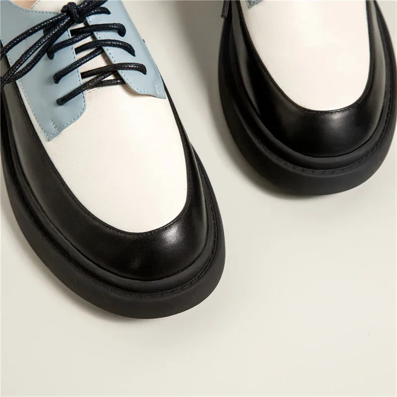 Two-Tone Leather Lace-Up Brogues – Modern Oxford Style