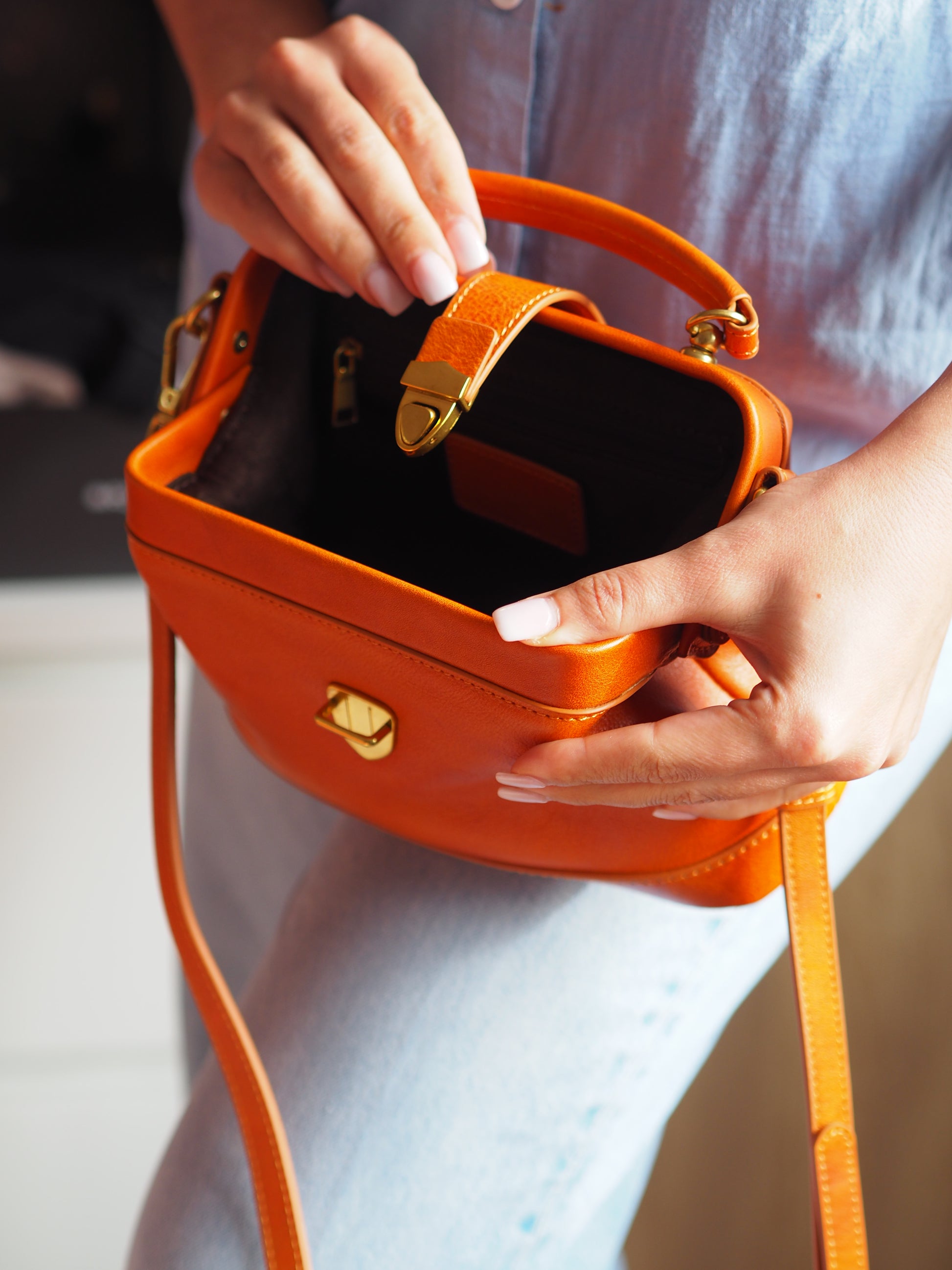 Mini Cowhide Leather Handbag – Adjustable Crossbody Strap