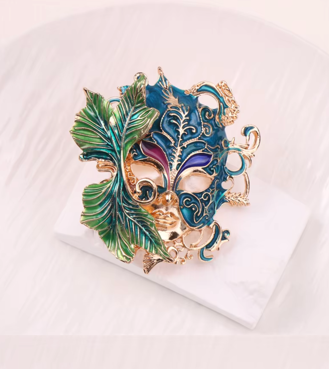 Volto Fantasy Venetian Mask Brooch - Gold