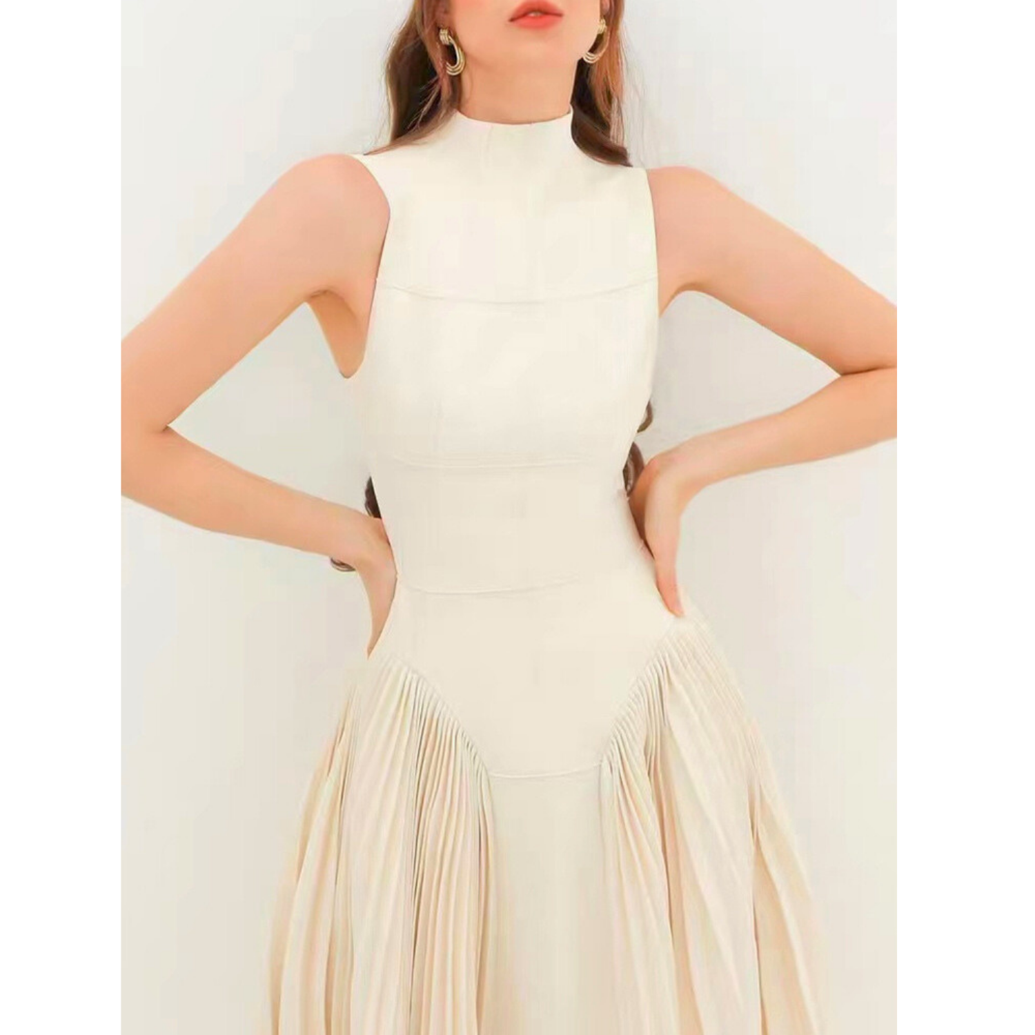 Crew Neck Sleeveless Midi With a Pleated Skirt