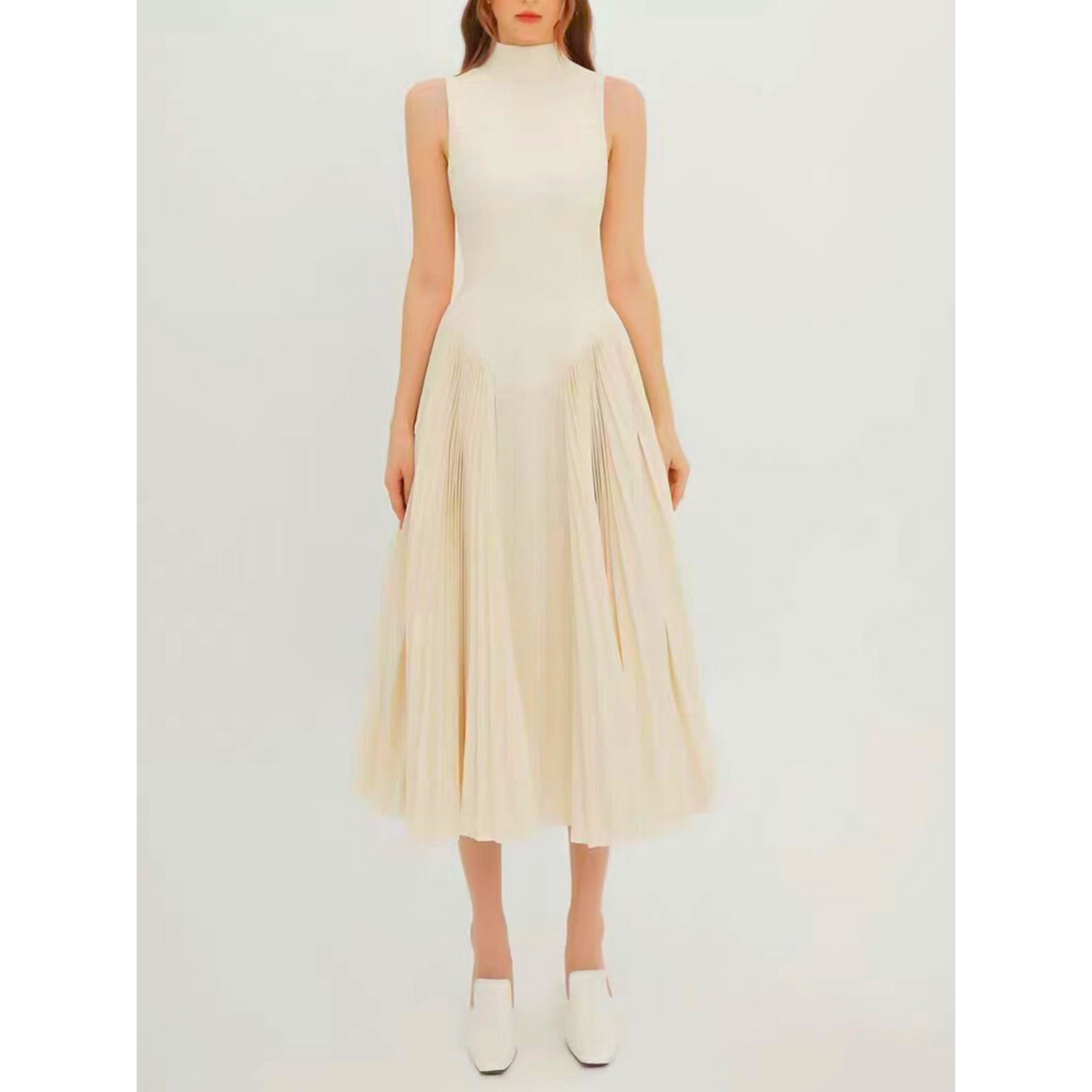 Crew Neck Sleeveless Midi With a Pleated Skirt