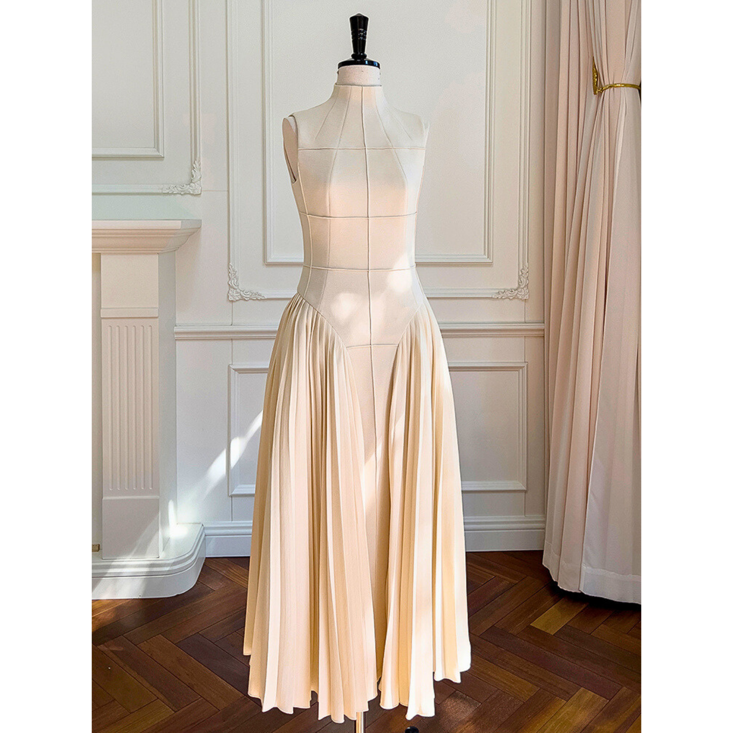 Crew Neck Sleeveless Midi With a Pleated Skirt