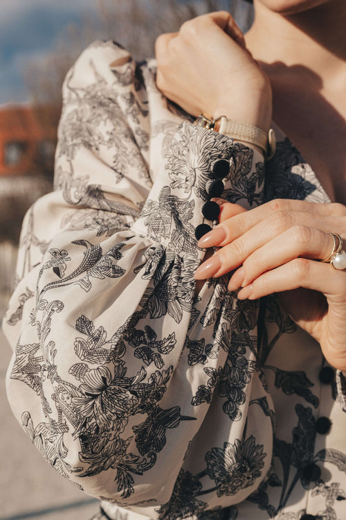 V-neck Printed Aline Dress With Long Puffed Sleeves and Covered Buttons snova vintage 